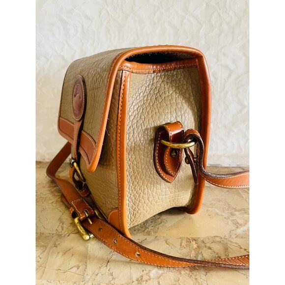 Vtg DOONEY and BOURKE AWL buckle crossbody/shoulder bag square shape and wallet - Picture 4 of 10